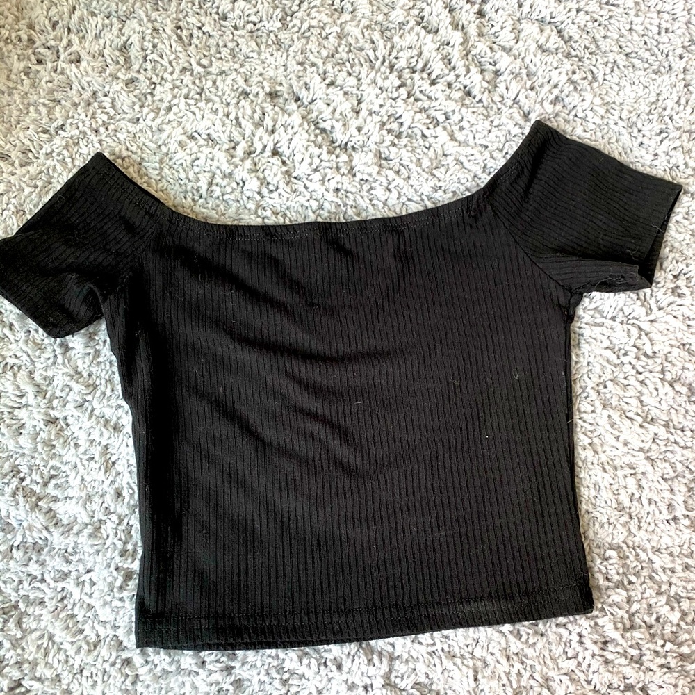 a cute off the shoulder top from shein!!